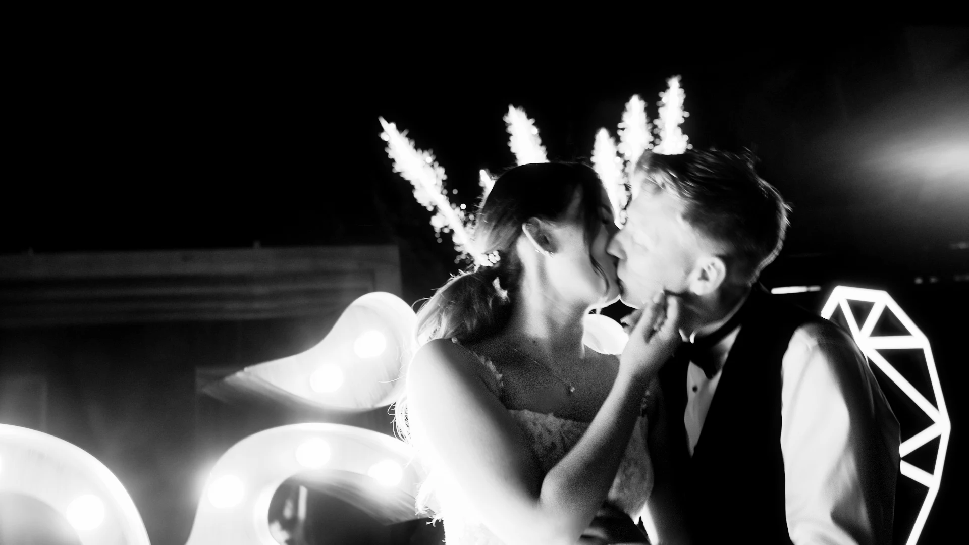 Film i fotografia ślubna Anna i Mateusz (kadry 10) – Dworek Anna