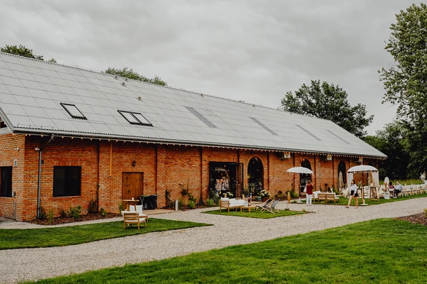 Między Travami